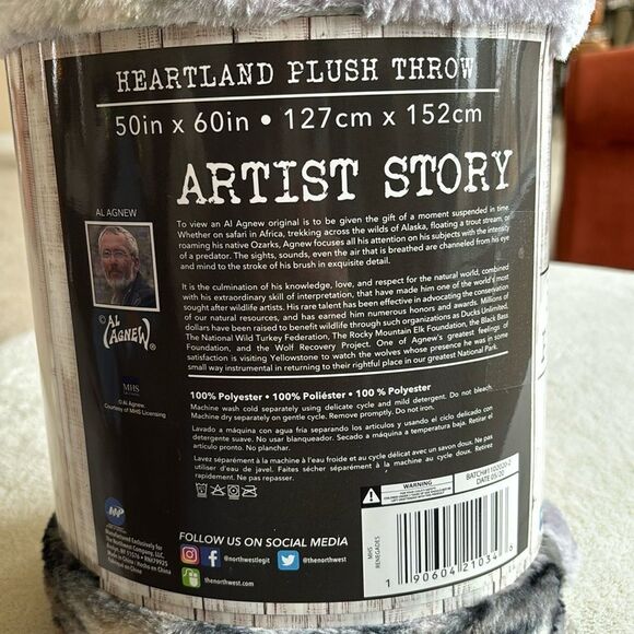 NWT‎ Heartland Plush wolf Wolves 50” x 60” Throw Fur Soft Warm Blanket. - Picture 3 of 5